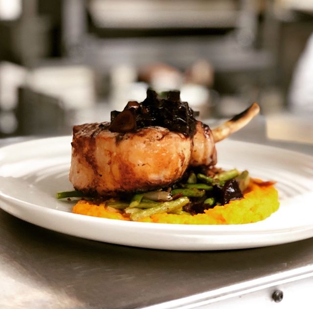 What the world really needs is more love 💕 and pork chops 🐖. #spreadlove #eatporkchops #foodislove #celebratelife #happyvalentinesday #datenight #protein